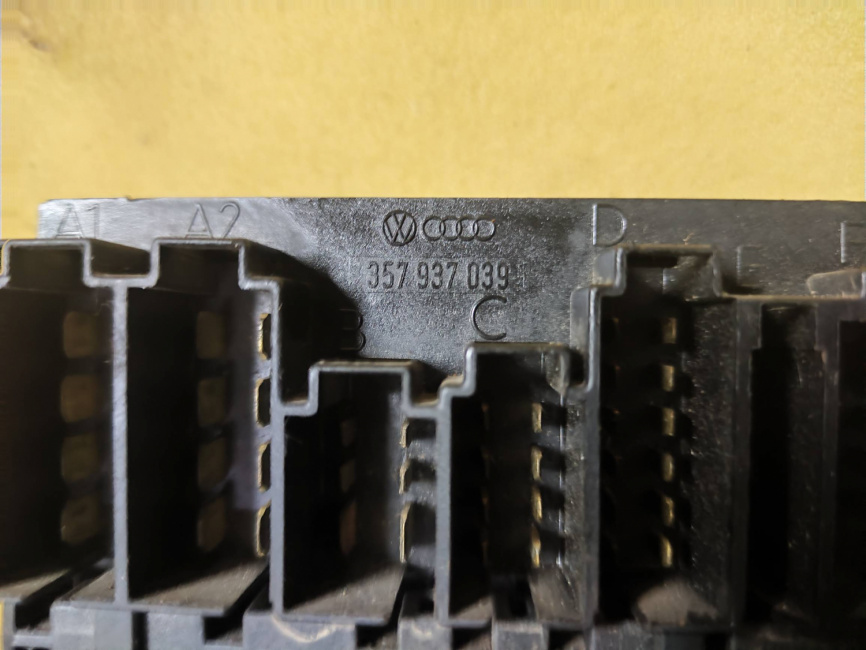 Блок предохранителей салонный Volkswagen 357937039 Б/У, 357937039 фото 3